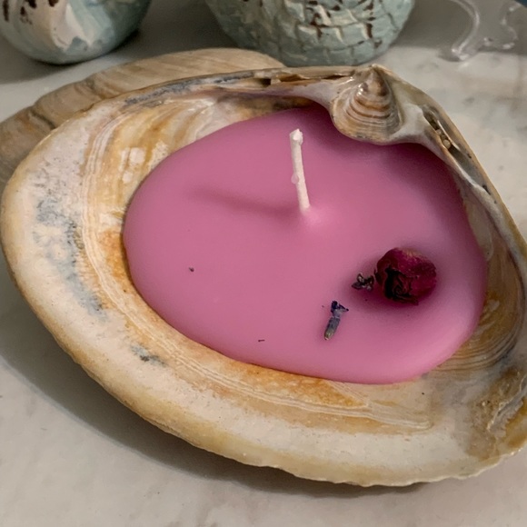 Shabby Chic Boho Shell Decor - Soy Wax Seashell Tea Light Candles- Set of Two - Picture 14 of 16